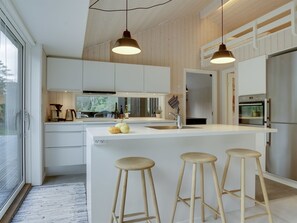 Geladeira, micro-ondas, fogão, lava-louças