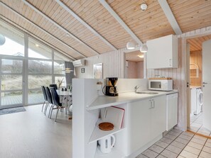 Kjøleskap, mikrobølgeovn, ovn og oppvaskmaskin