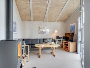 TV, fireplace, DVD player
