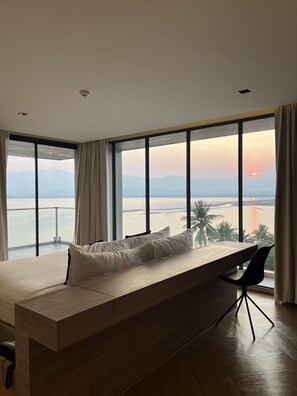 Lake Front Suite | Free WiFi - M2 Hotel Waterside (Phayao)