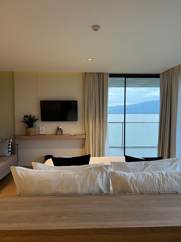 Lake Front Suite