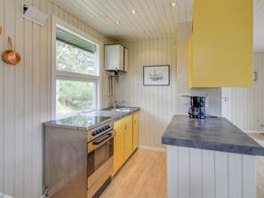 Kühlschrank, Ofen, Kochgeschirr/Geschirr/Besteck