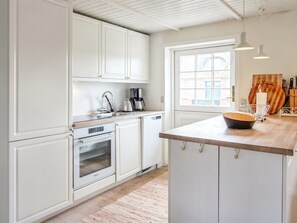 Fridge, microwave, dishwasher, cookware/dishes/utensils