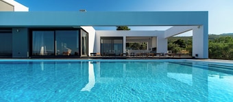 Minimal Brand new Villa With Private Pool Close to Athens