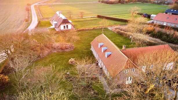 A rural landscape with a house, fields, and a body of water. - "Myra" - 18km from the sea by Interhome (Bredebro)