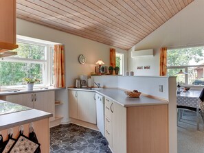 Kjøleskap, mikrobølgeovn, ovn og oppvaskmaskin