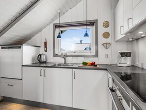 Fridge, microwave, dishwasher, cookware/dishes/utensils