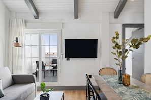 Televisión de pantalla plana de 50 pulgadas con canales por cable