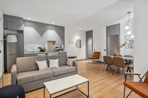Living area - Limehome Madrid Calle de Santa Ana  (Madrid)