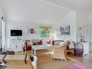 TV, fireplace, DVD player