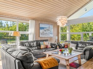 Fernseher, Kamin, DVD-Player