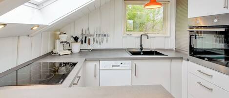 Kühlschrank, Mikrowelle, Ofen, Geschirrspüler