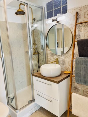 Shower, hair dryer, towels, toilet paper
