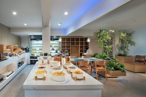 Desayuno buffet todos los días (con cargo)