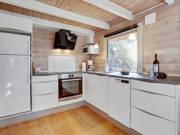 Fridge, microwave, dishwasher, cookware/dishes/utensils