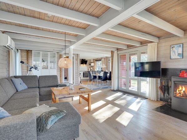 TV, fireplace - "Tine" - 2.3km from the sea by Interhome (Rømø)
