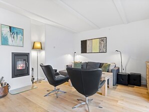 Tv och eldstad