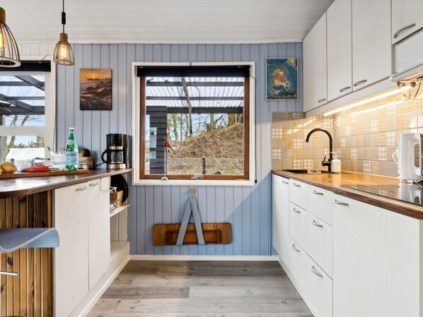 Fridge, microwave, oven, cookware/dishes/utensils