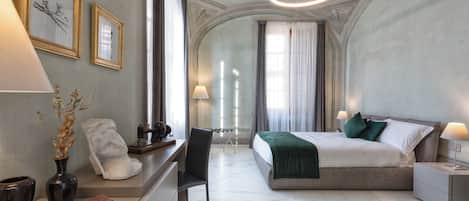 Deluxe Apartment (Occhiali)