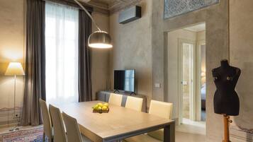 Premium Apartment (Manichino) | Living area | LED TV, streaming services