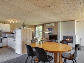 Dining - "Aimo" - 1.8km from the sea by Interhome (Blåvand)