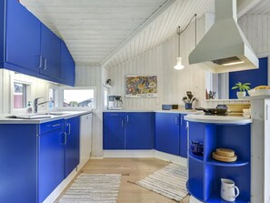 Fridge, oven, dishwasher, cookware/dishes/utensils