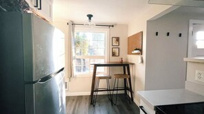 Fridge, microwave, stovetop, dishwasher - Entire house with 3 bd & 1 bath, 15 mins to Airport& 15 mins to Downtown Seattle (Seattle)