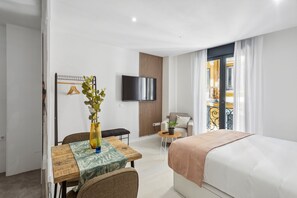 Studio (First floor) | Individually decorated, individually furnished, desk, laptop workspace - Limehome Madrid Calle de la Paloma (Madrid)