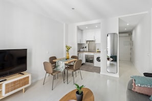One-Bedroom Apartment | Living area - Limehome Madrid Calle de la Paloma (Madrid)