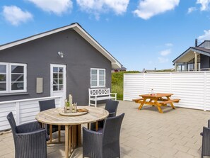 屋外ダイニングエリア