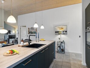 Fridge, microwave, dishwasher, cookware/dishes/utensils