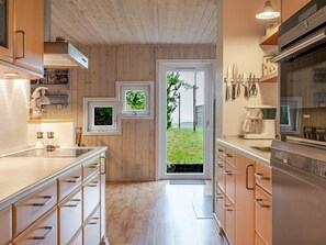 Kühlschrank, Ofen, Geschirrspüler, Hochstuhl