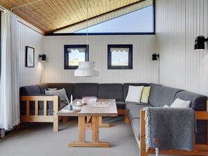 TV, fireplace - "Ilmari" - 190m from the sea by Interhome (Pandrup)