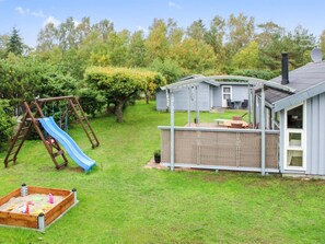 Children’s area - "Albertina" - 200m from the sea by Interhome (Hals)