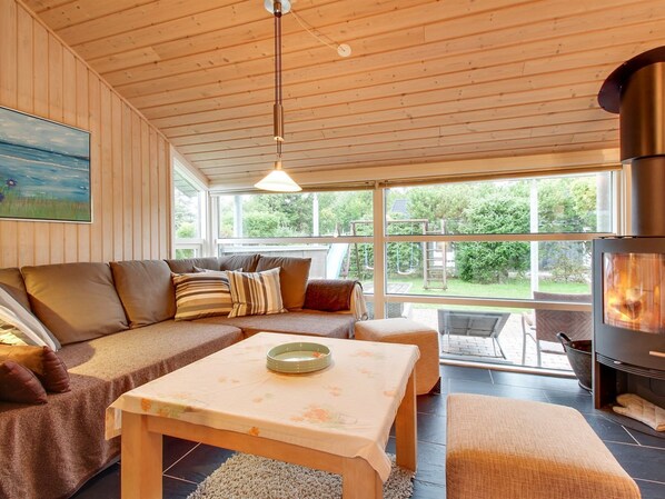 TV, fireplace, DVD player - "Albertina" - 200m from the sea by Interhome (Hals)