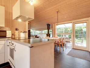 Fridge, microwave, oven, cookware/dishes/utensils - "Albertina" - 200m from the sea by Interhome (Hals)