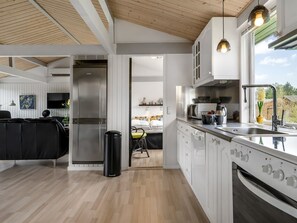 Fridge, microwave, oven, dishwasher - "Clarabelle" - 700m from the sea by Interhome (Hals)