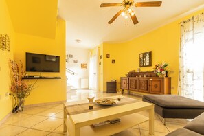 Smart-TV, Bücher, Stereoanlage