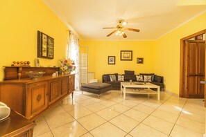 Smart TV, books, stereo - Vacation home Casa Siniscola with air conditioning (Siniscola)