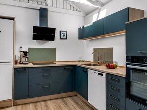 Kjøleskap, mikrobølgeovn, ovn og oppvaskmaskin