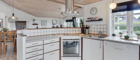 Réfrigérateur, micro-ondes, four, lave-vaisselle