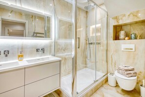 Basic Apartment, Multiple Beds | Bathroom - Marble Arch Suite 2-hosted by Sweetstay (London)