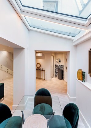 Marble Arch Suite 7 | Living area | TV, streaming services - Marble Arch Suites (London)