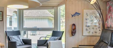 TV, fireplace, DVD player