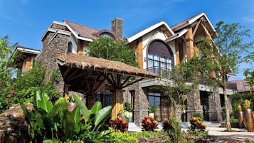 Villa | 1 bedroom, minibar, in-room safe, desk