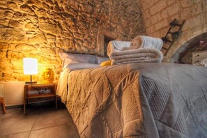 1 bedroom, iron/ironing board, travel cot, WiFi