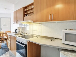 Fridge, oven, cookware/dishes/utensils