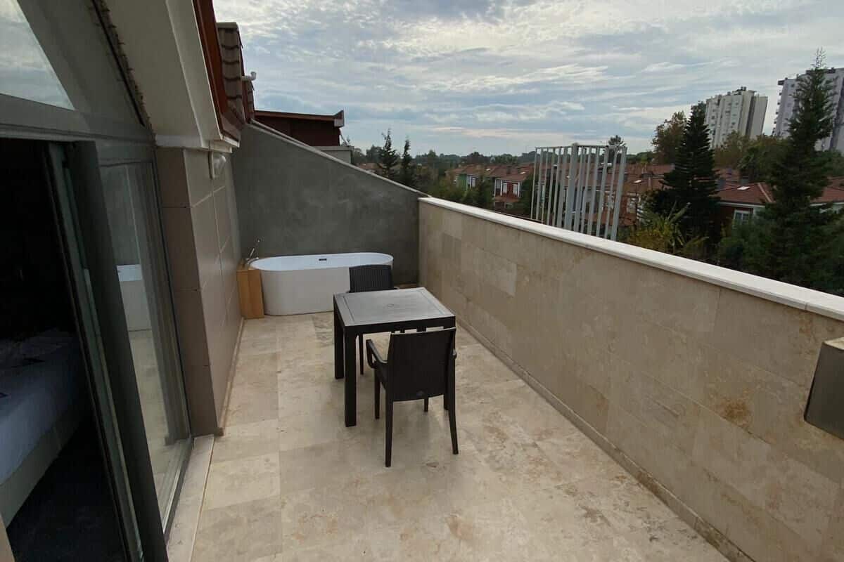 deluxe room | terrace/patio