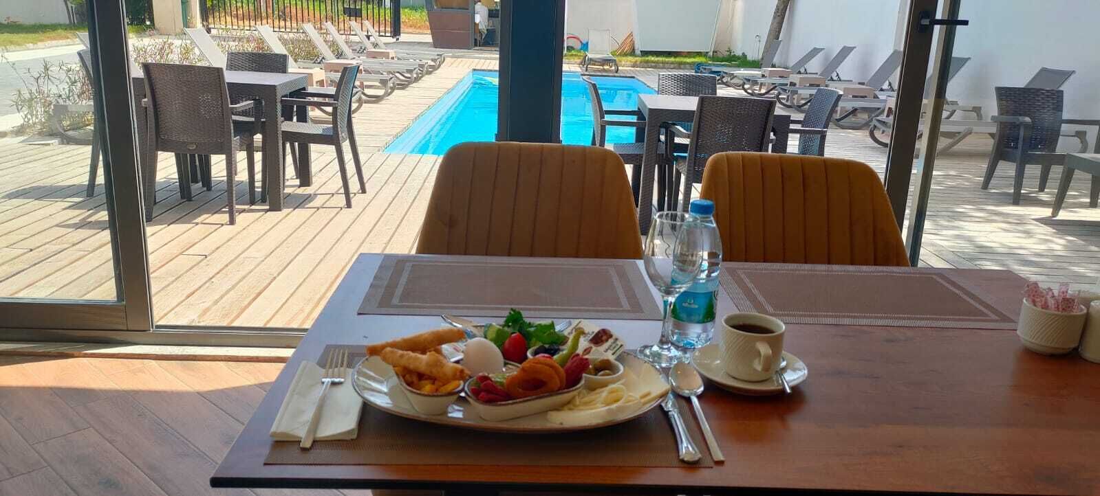 free daily on-the-go breakfast