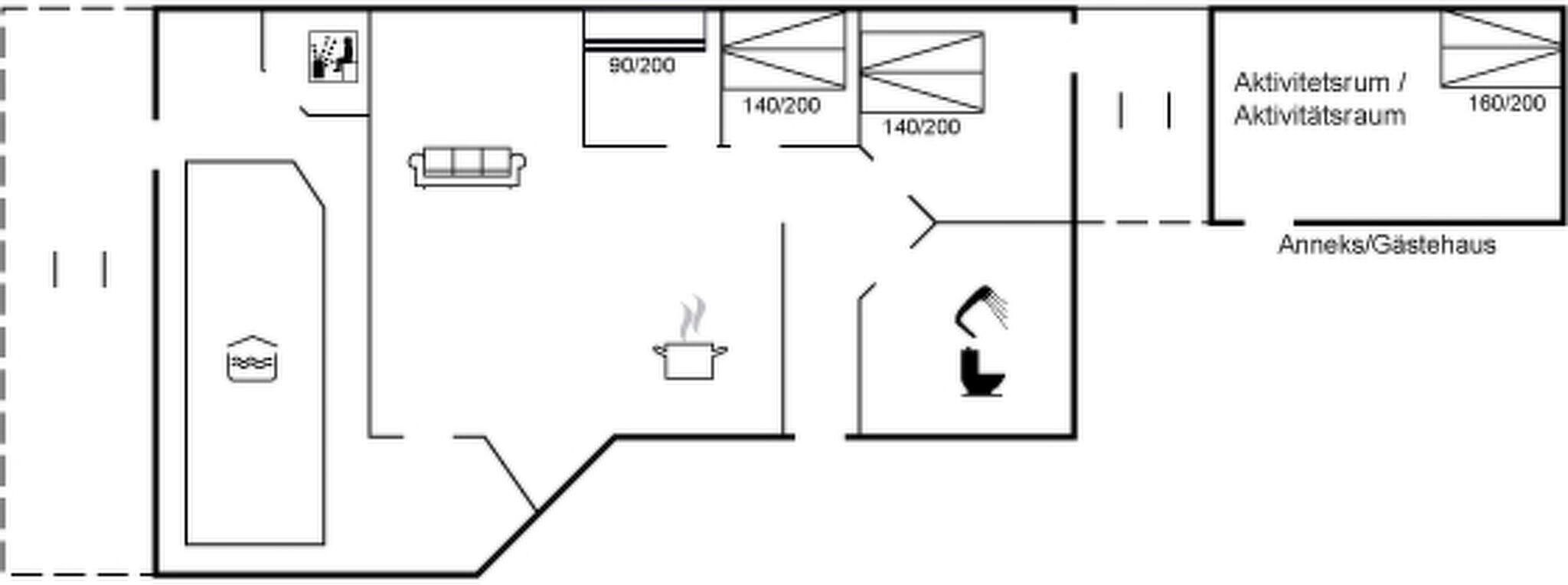 Un plan d’étage d’hôtel comprenant une cuisine, un coin repas et une salle d’activités séparée.